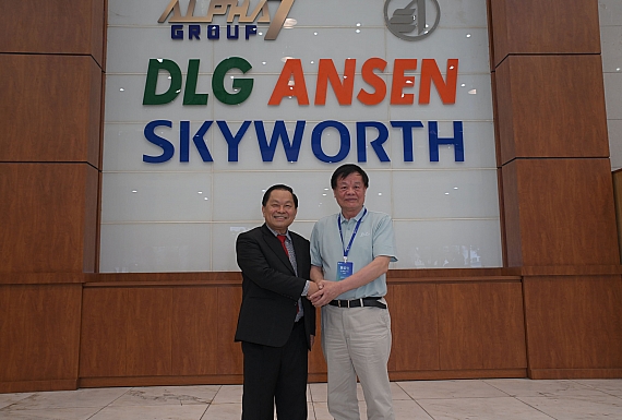 Nhà sáng lập Skyworth- ông Huang Hongsheng dẫn đầu đoàn lãnh đạo cấp cao thăm và làm việc tại Alpha Seven (DL1-HNX): Nâng tầm hợp tác chiến lược toàn diện